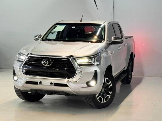 TOYOTA HILUX 2.8 D-4D TURBO DIESEL CD SRX 4X4 AUTOMÁTICO